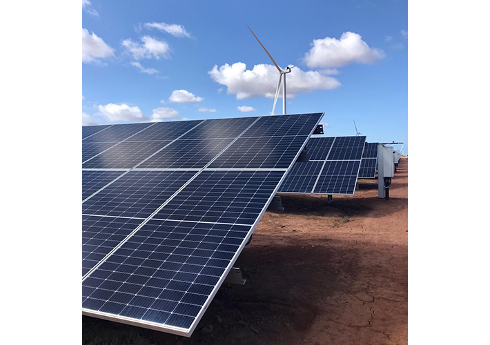 Foto Iberdrola pone en marcha en Australia su primera planta híbrida eólica y solar en el mundo.